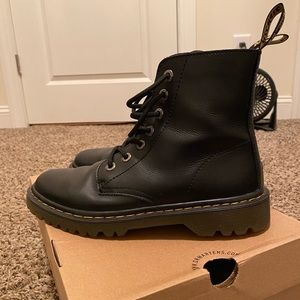Luana Dr. Martens